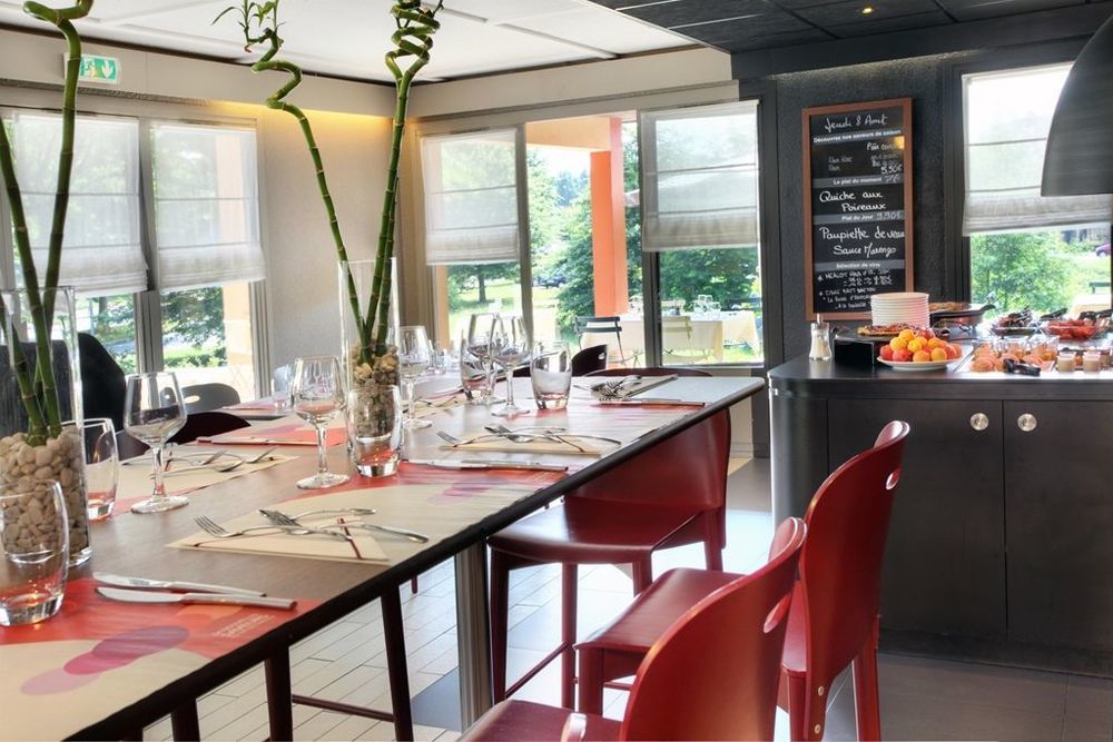 Hotel Campanile Fougères Restaurante foto