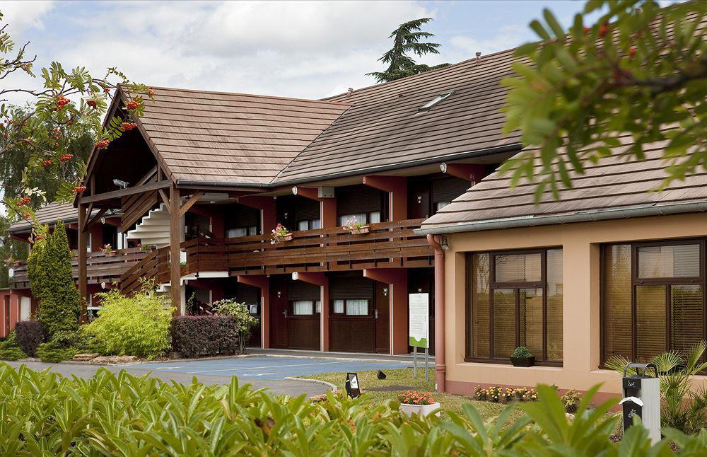 Hotel Campanile Fougères Exterior foto